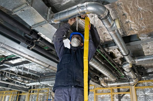 Reforma general con ventilación en locales comerciales