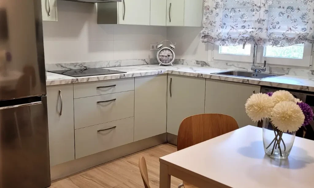 cocina con encimera de formica asesora reformas