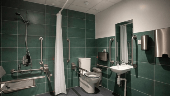 baño adaptado para personas con movilidad reducida
